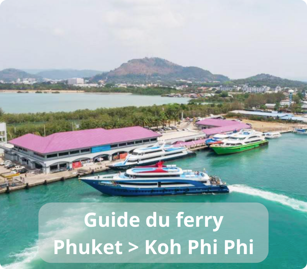 Une vue du ciel du ferry à Phuket avec les bateaux