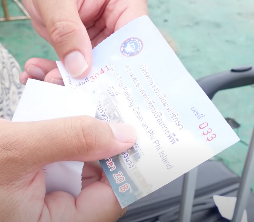 Photo du ticket de la taxe d'entrée payée à l'arrivée sur l'île de Koh Phi Phi, Thaïlande